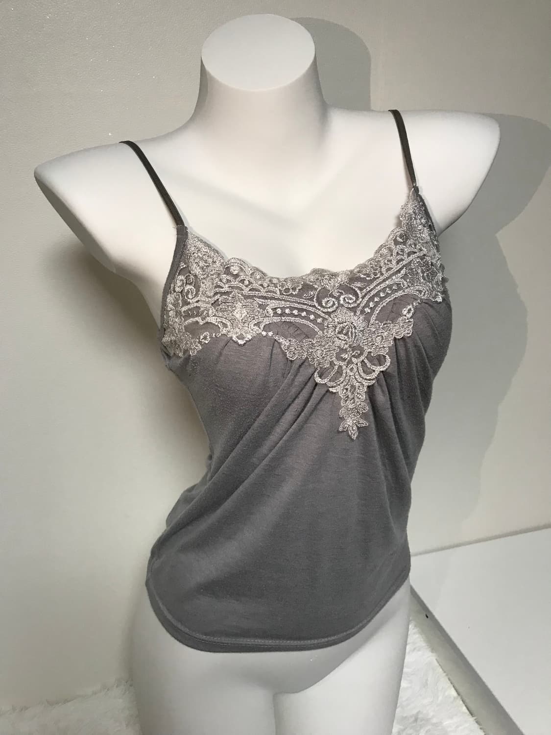 grey lace point sleeveless 상품이미지1