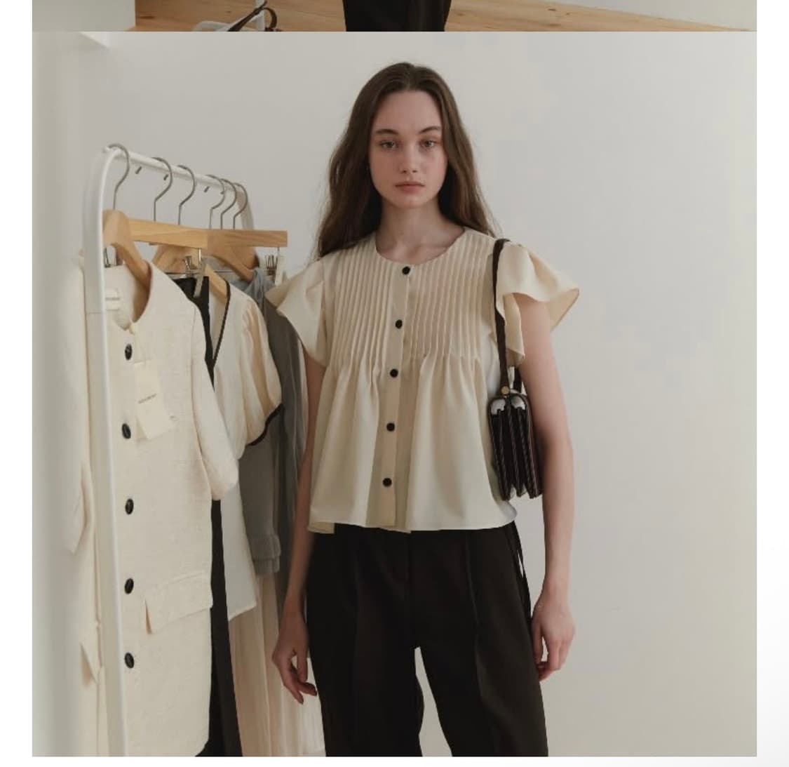 앤유브라운 뮤던블라우스 크림색 상품이미지6