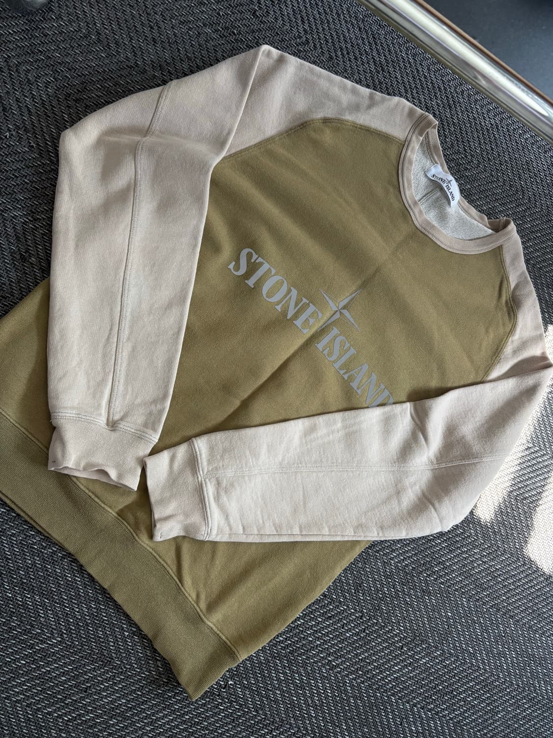 스톤아일랜드 투톤 맨투맨 L 상품이미지1