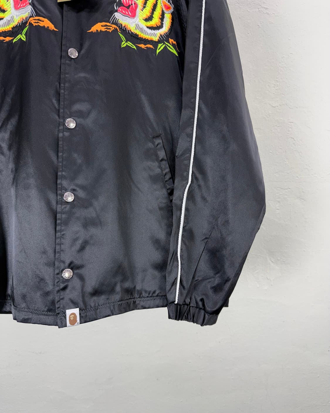 베이프 20ss 타이거 엠브로이드 코치 자켓 상품이미지6