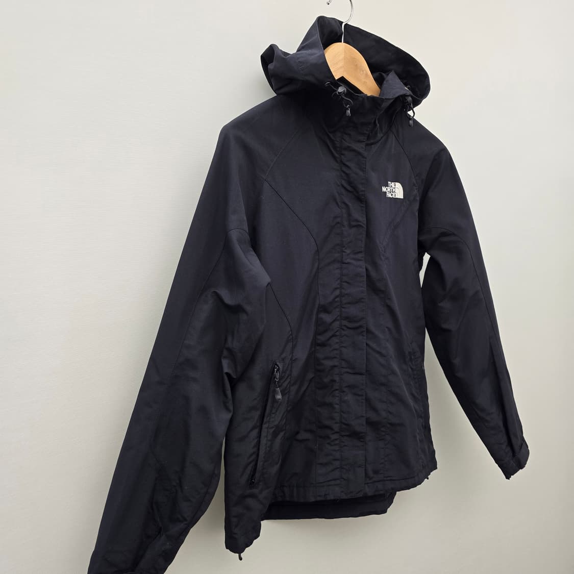 노스페이스 블랙 바람막이 후드 자켓 상품이미지2