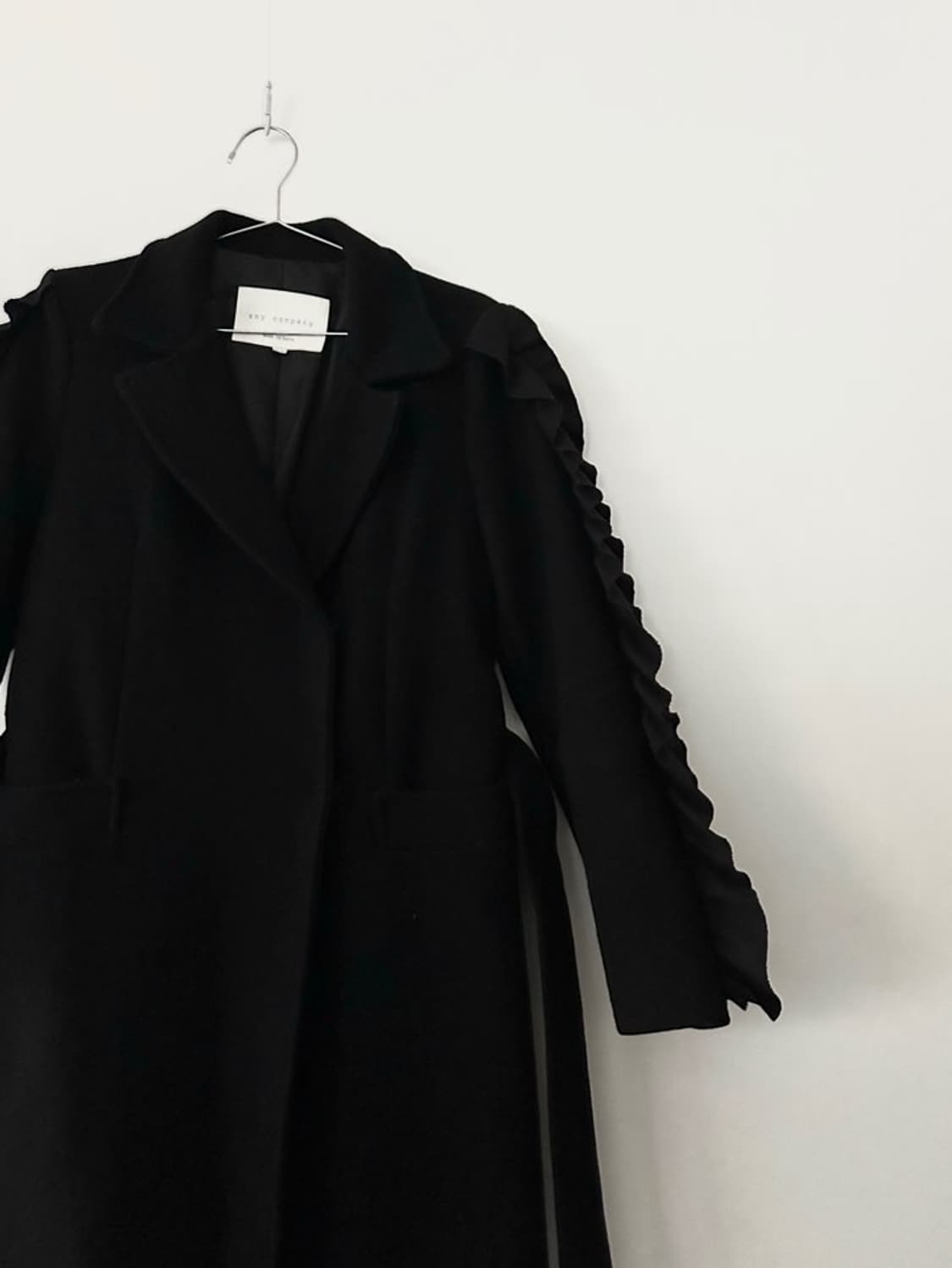 Wave frill tailor coat / black 상품이미지2