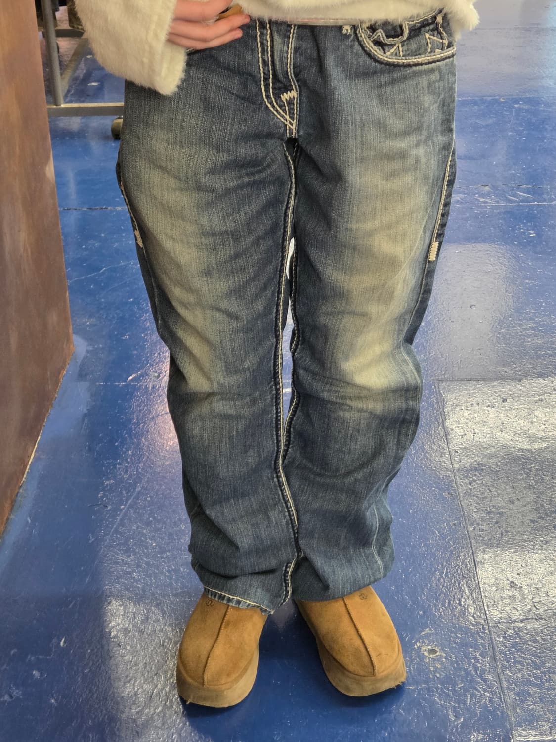 TR 트루릴리전 화이트 스티치 데님 팬츠 상품이미지2