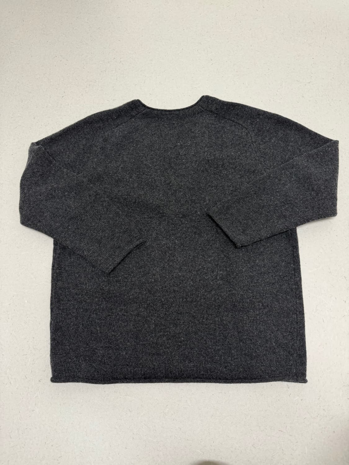 낫띵리튼 Cerin deep v-neck pullover 상품이미지6