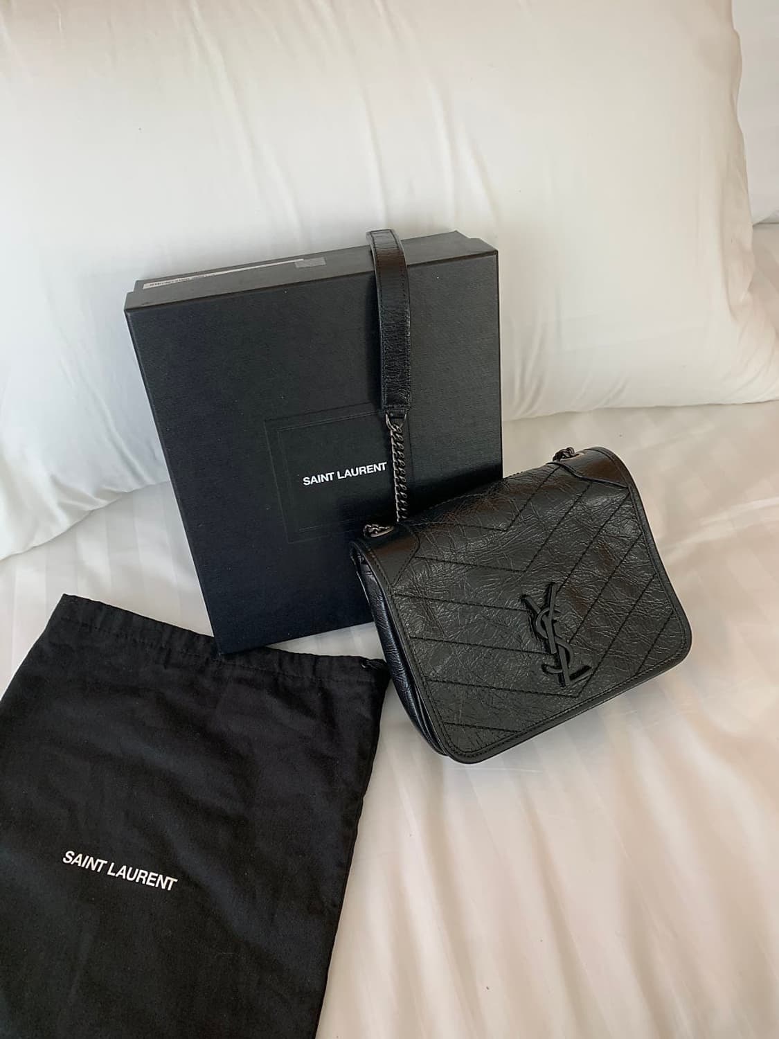 입생로랑 니키 체인 월렛백 상품이미지1