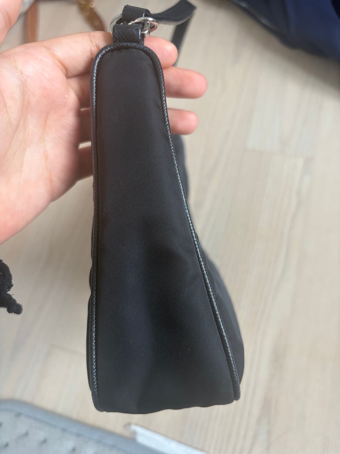 프라다 리에디션 나일론 호보백 블랙 상품이미지3