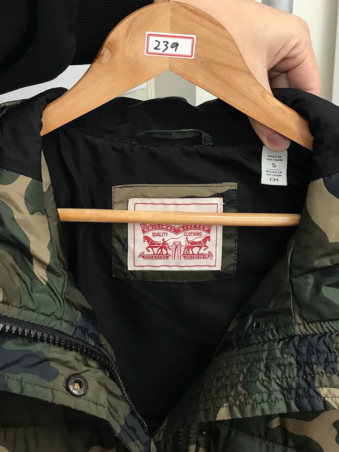 리바이스 로고 카모 후드 패딩 상품이미지2