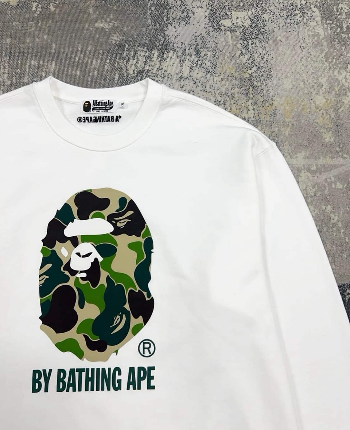 베이프 Bape 컬러 빅로고 맨투맨 화이트 상품이미지2
