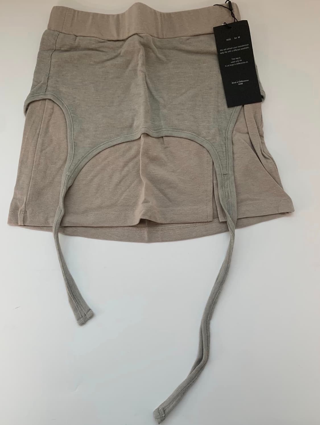 DIFFERENT IS OK Garter Slit Skirt (BE) 상품이미지3