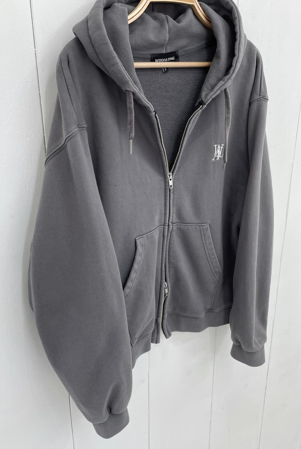 우알롱(WOOALONG) 시그니처 로고 투웨이 후드 집업 상품이미지9