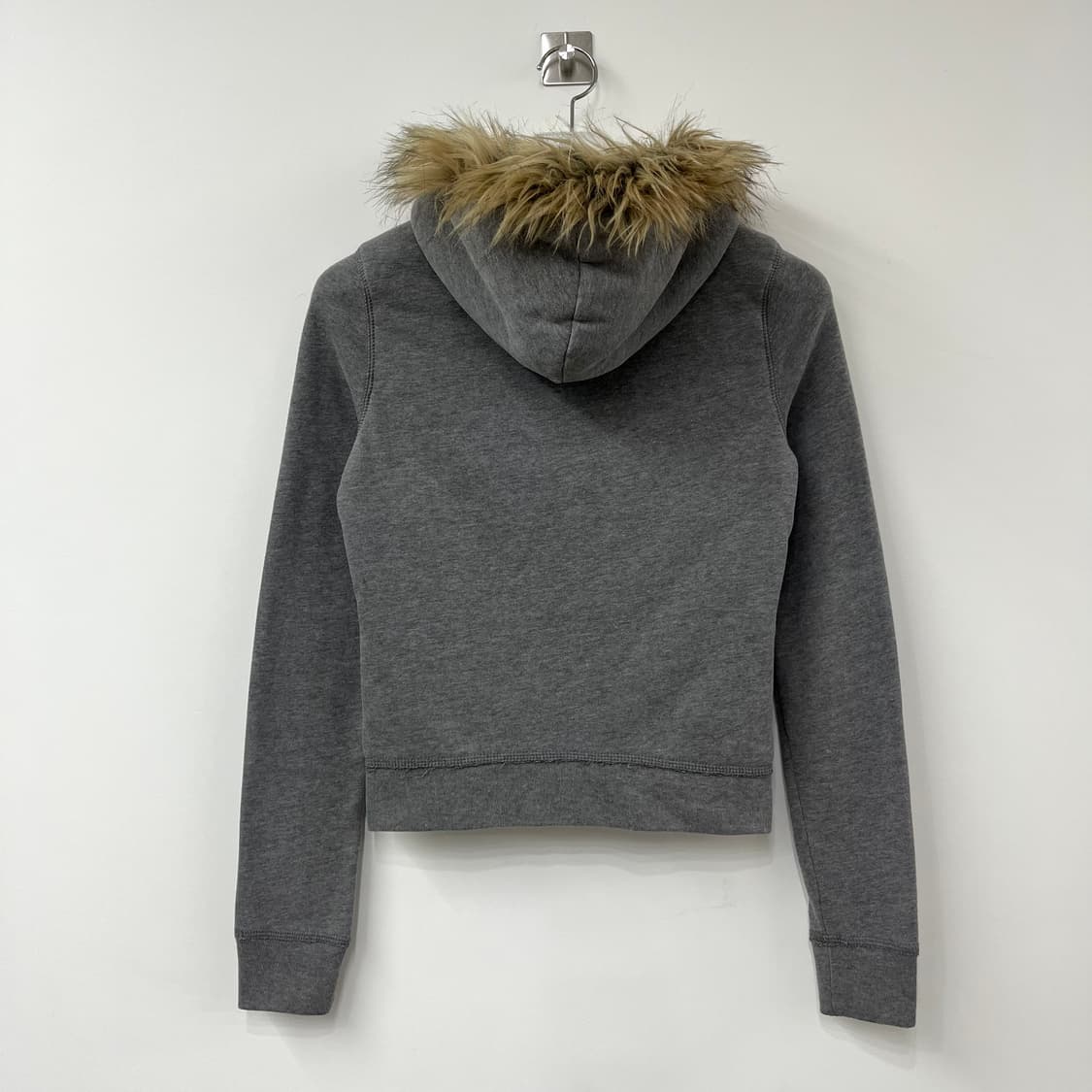 홀리스터 딱붙핏 울프죠 자수로고 그레이 후드집업 상품이미지4