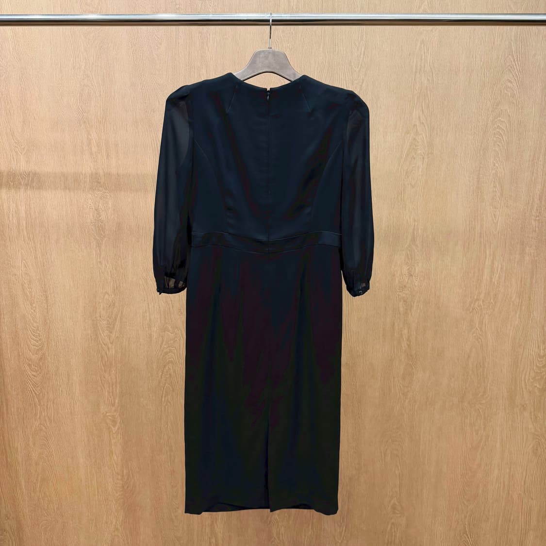 발망 롱원피스 7부 시스루 슬리브 넥라인 셔링 백지퍼 클로징 디테일 블랙 상품이미지3