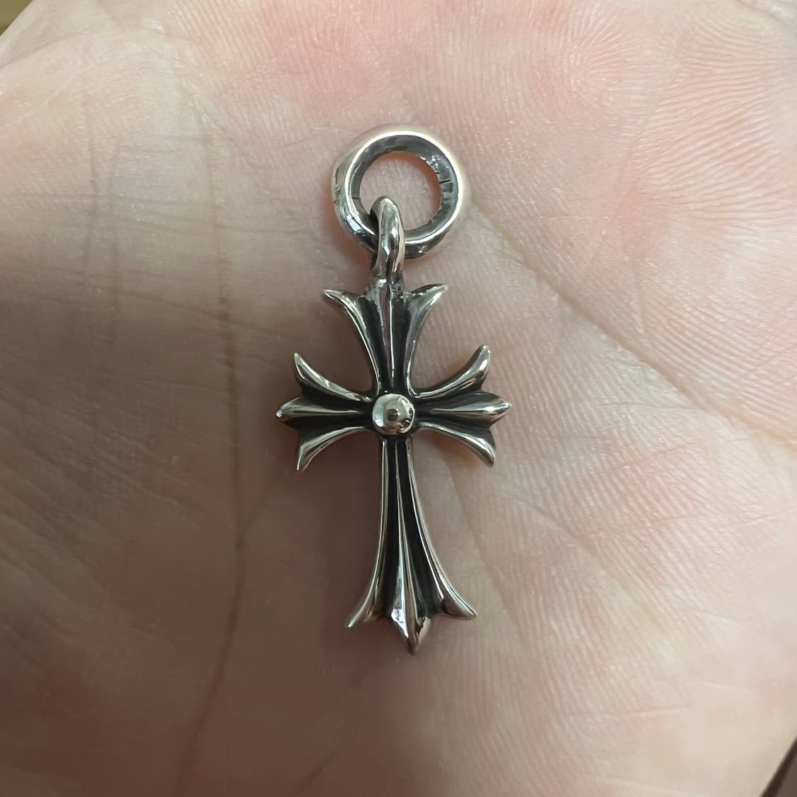 크롬하츠 타이니크로스 팬던트 판매합니다  상품이미지2