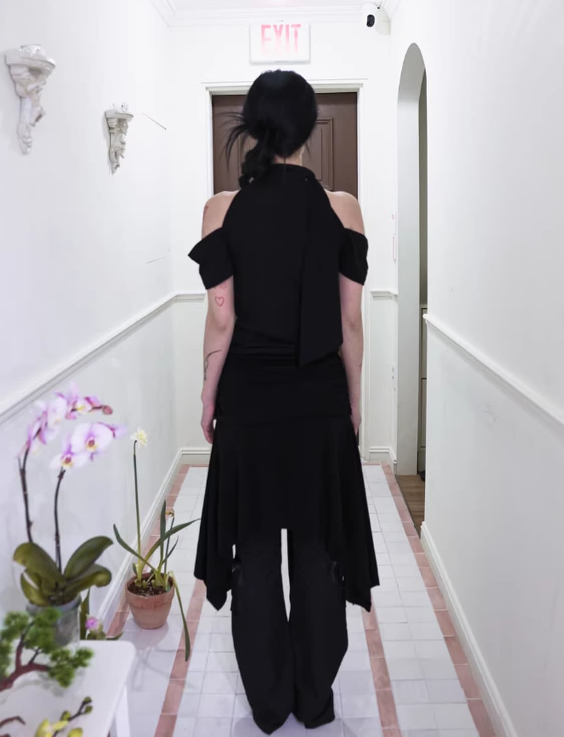 MIAE Halter open shoulder T BLACK 상품이미지4