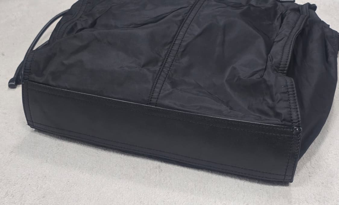 버버리 버클레이 나일론 금속장식 토트백  상품이미지7