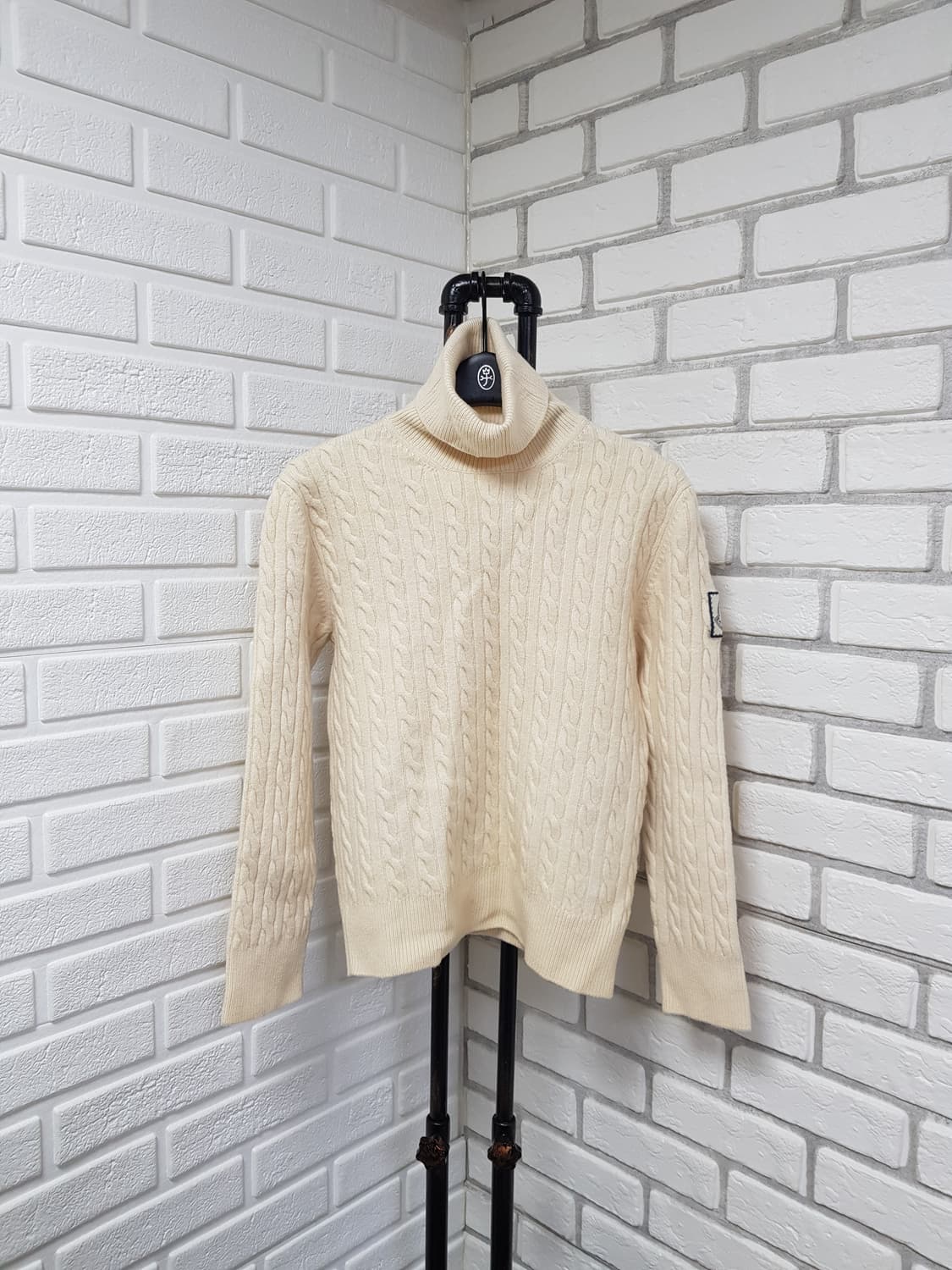 [55/정품] 몽클레어 감마블루 터틀넥 꽈배기니트 상품이미지1