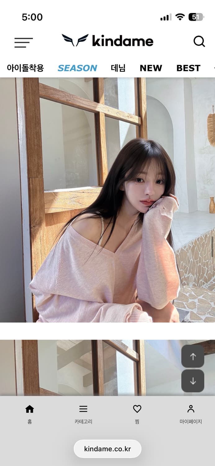 새상품) 카인다미 오버핏 울 브이넥 니트티 백아이보리 보카시핑크 상품이미지5