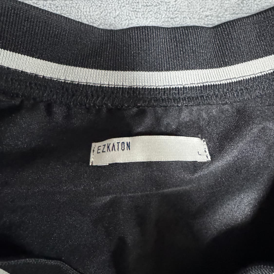 에즈카톤 윈드브레이커 맨투맨 상품이미지2