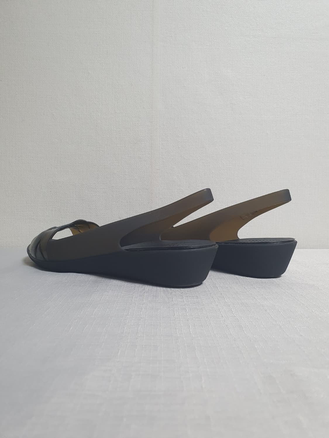 크록스 이사벨라 젤리 슬링백 미니웨지 블랙 230mm 상품이미지6