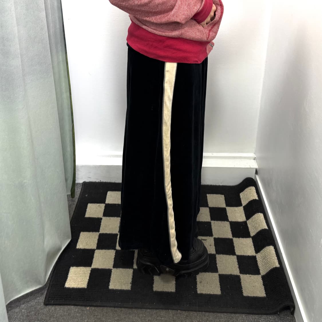 니코엔드 블랙 벨벳 롱스커트 상품이미지2