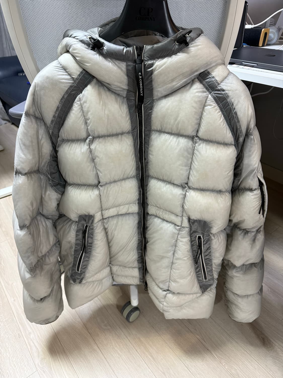 CP컴퍼니 디디쉘 패딩 화이트/그레이 판매 상품이미지2