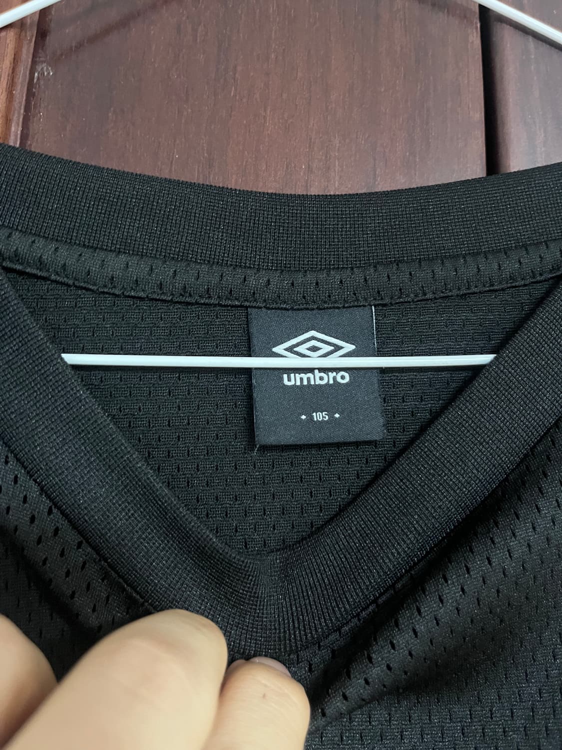 엄브로 스포티 레터링 메쉬 반팔티셔츠 블랙 상품이미지5