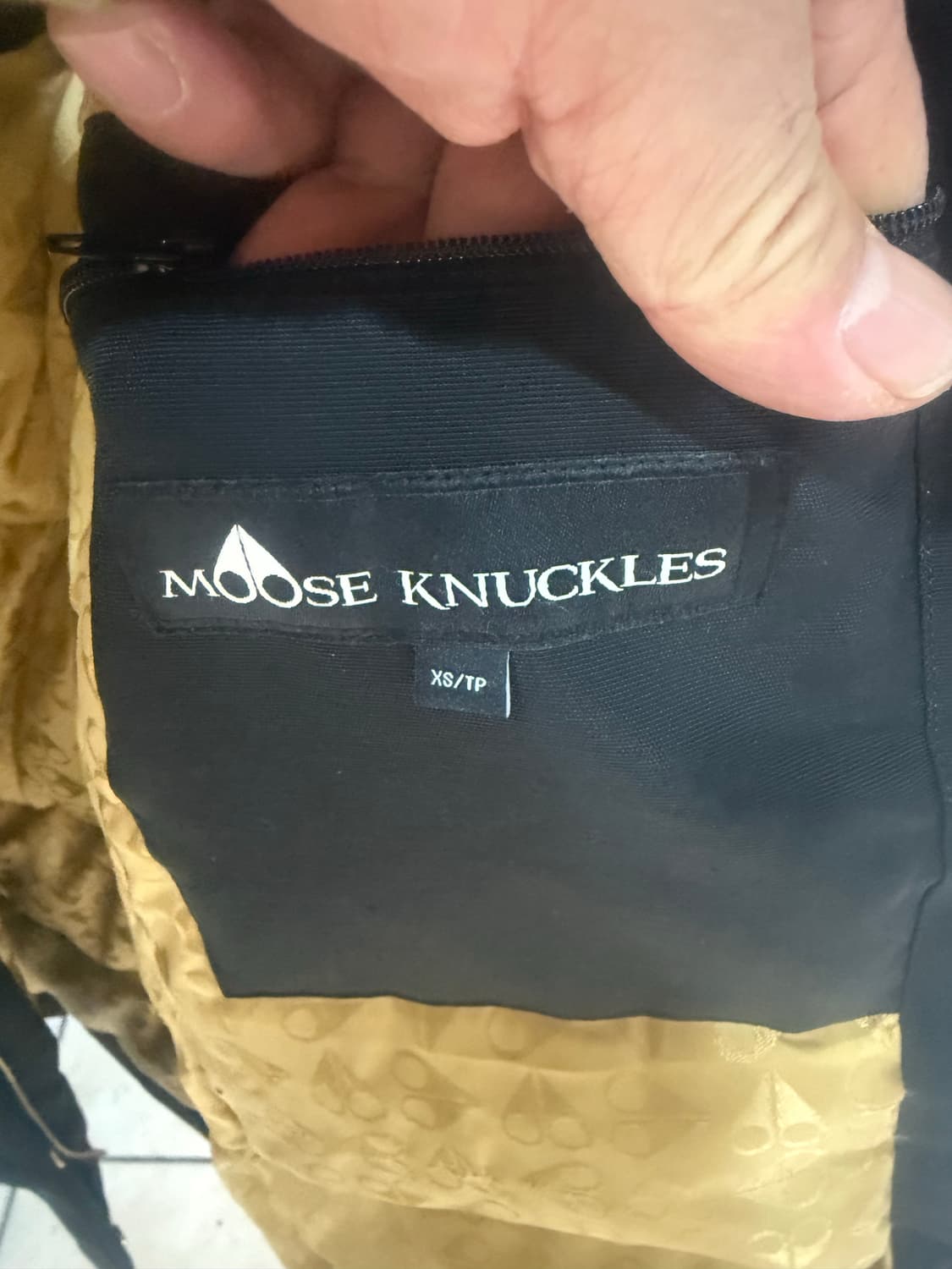 55 정품 무스너클 그랜드 메티스 롱 패딩 블랙골드 팝니다 상품이미지4