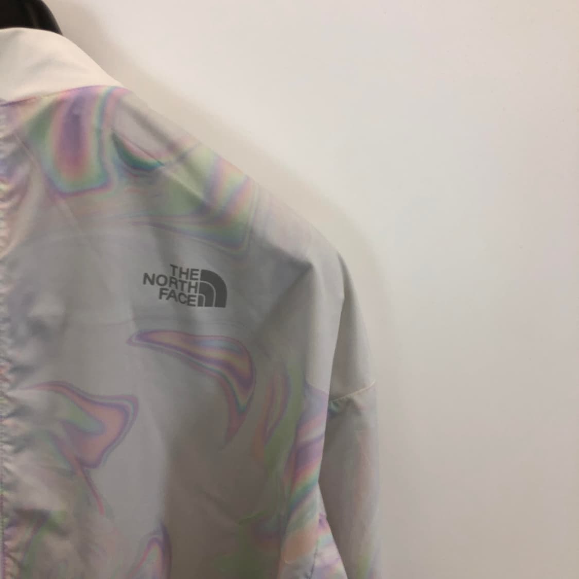 노스페이스 화이트라벨 홀로그램 경량자켓 90 상품이미지4