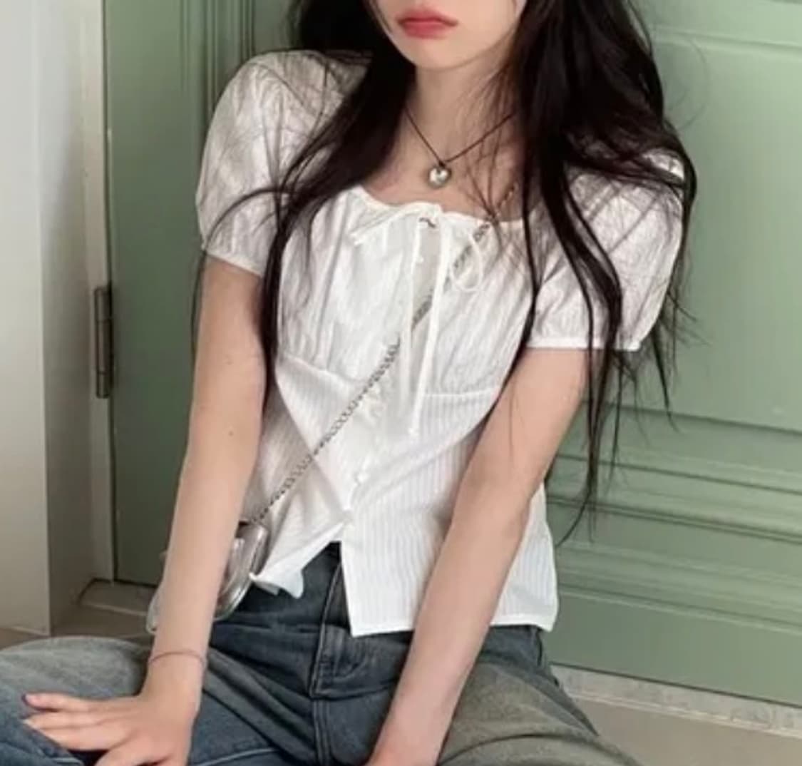 리본 스트라이프 스퀘어넥 퍼프 버튼 블라우스 상품이미지1