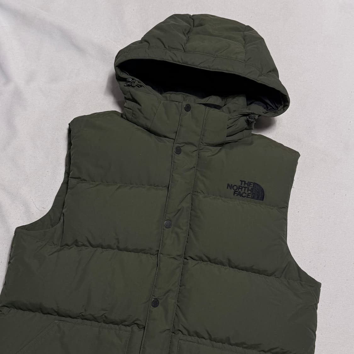 110 노스페이스 700 구스다운 카키 후드 패딩 베스트 상품이미지1
