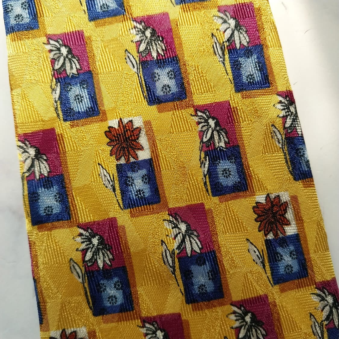 지방시 실크 머스타드 플라워 패턴 넥타이 9.5cm A등급 K1869
 상품이미지8