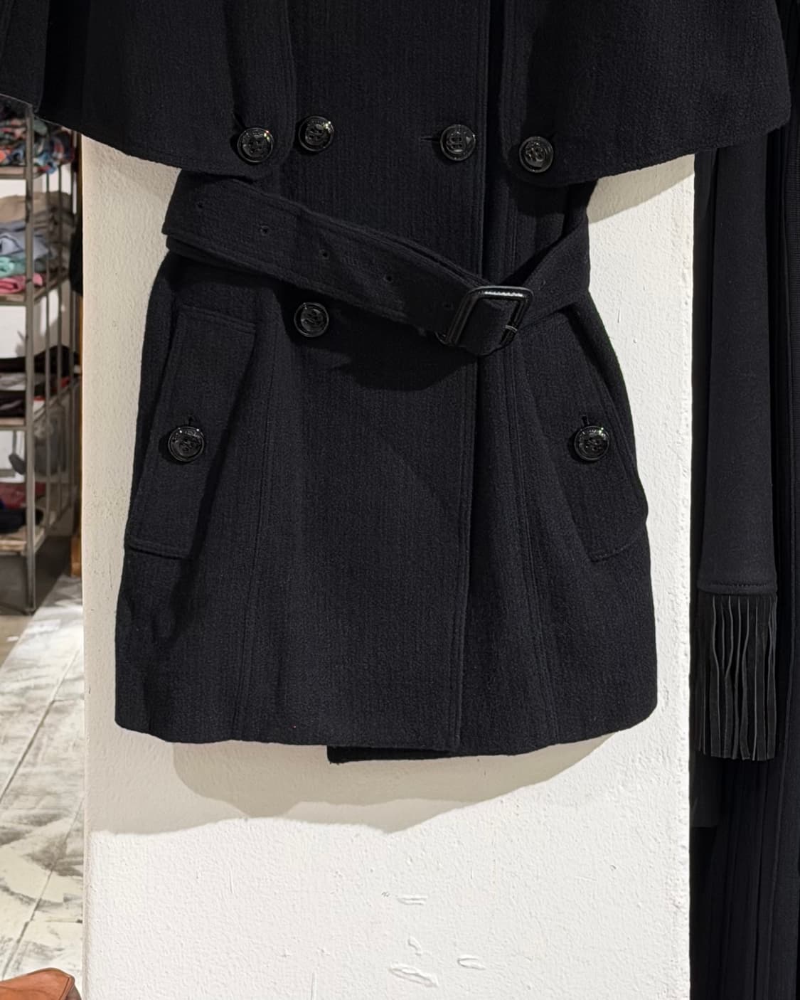 버버리 블랙 투버튼 반팔 벨티드 코트 상품이미지5