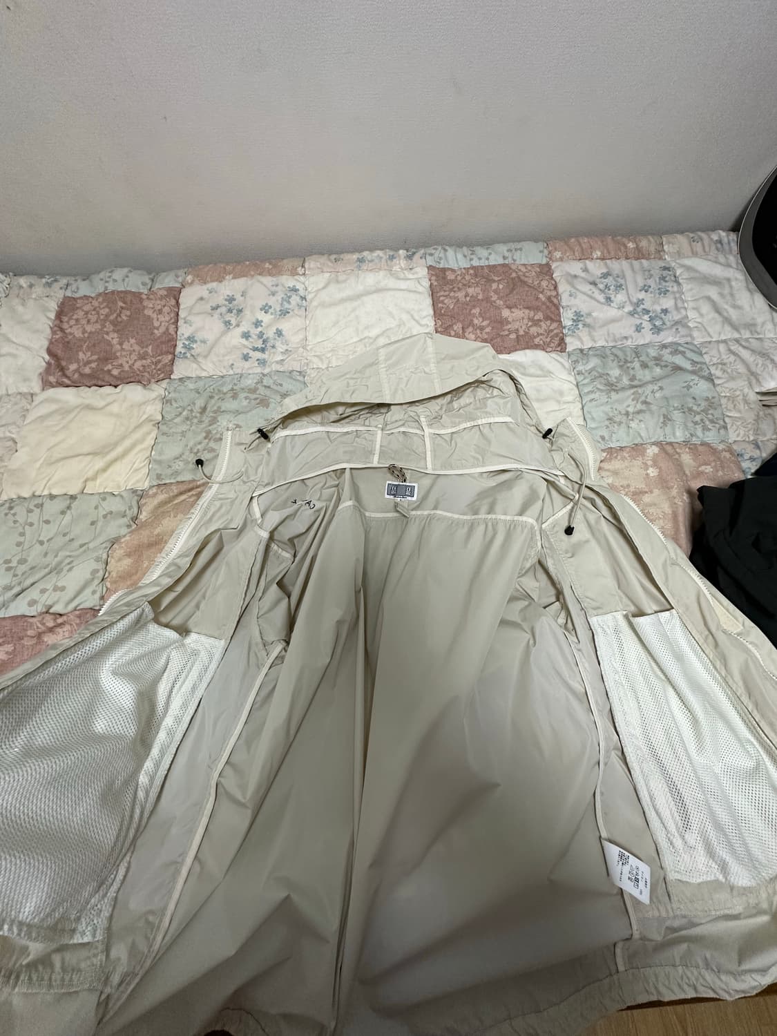 카브엠트 22SS 나일론 액티브 집 자켓 베이지 (L사이즈) 상품이미지2