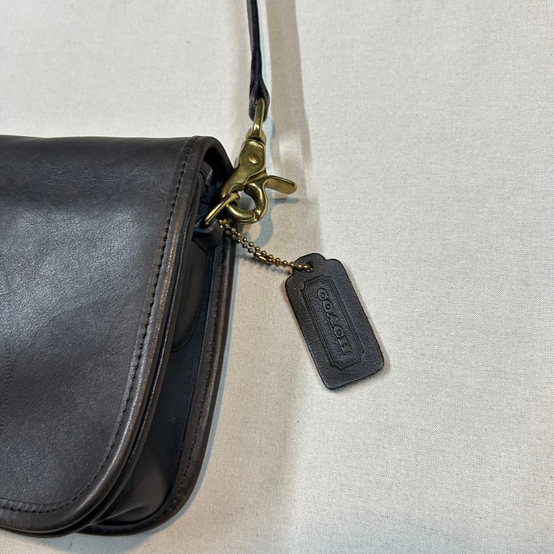 코치 올드코치 다크브라운 글러브 레더 숄더백 상품이미지2