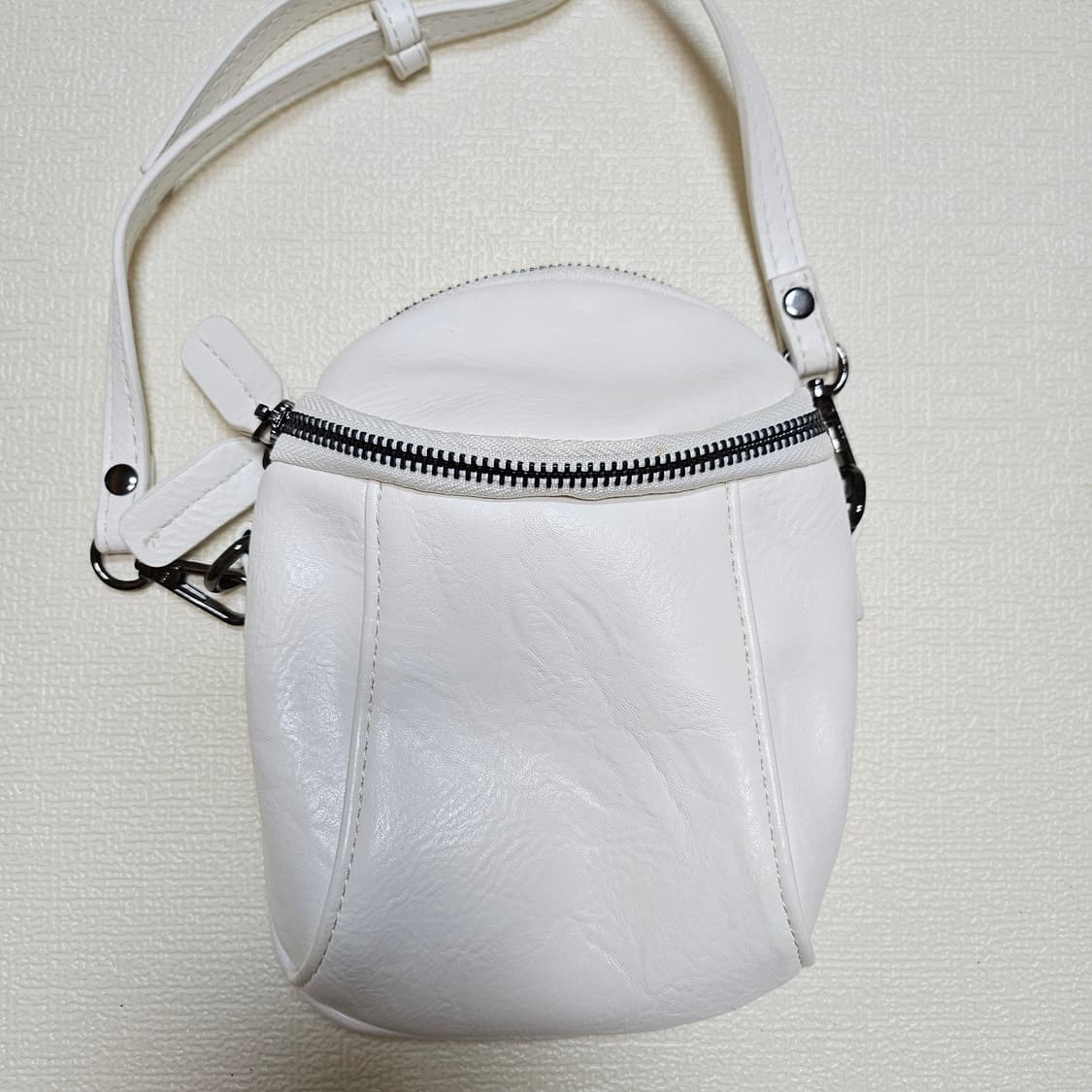 (실착1회) 미니크로스백 화이트 가방 상품이미지2