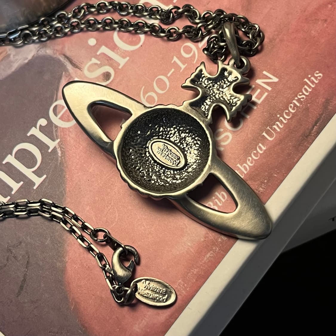 비비안웨스트우드 황동 빅 orb 목걸이 상품이미지4