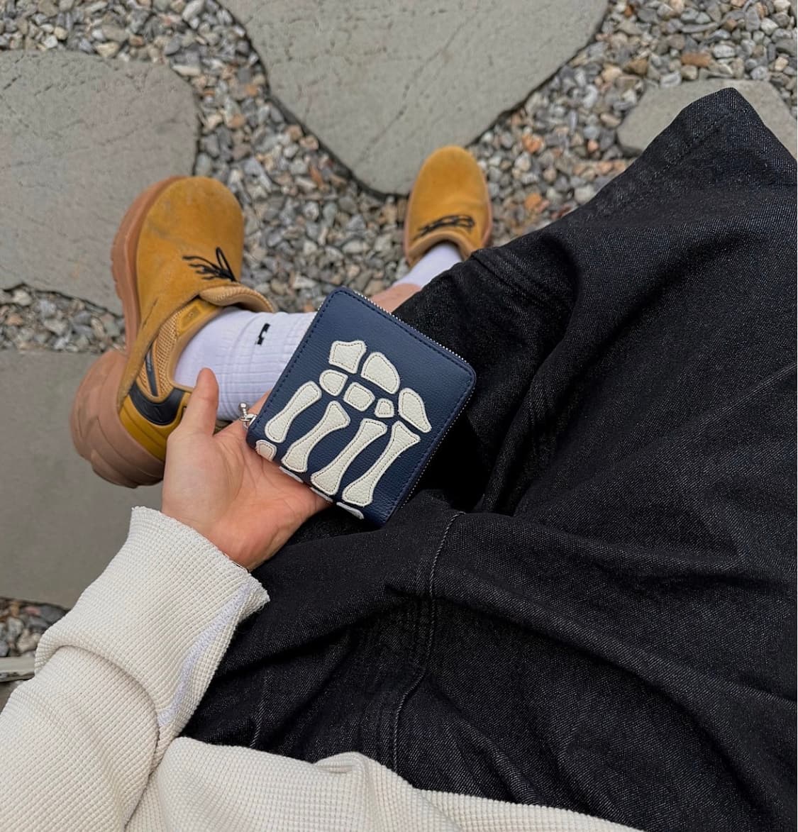 (새상품) 캐피탈 떰즈 업 본 핸드 집 월렛 반지갑 네이비 상품이미지5