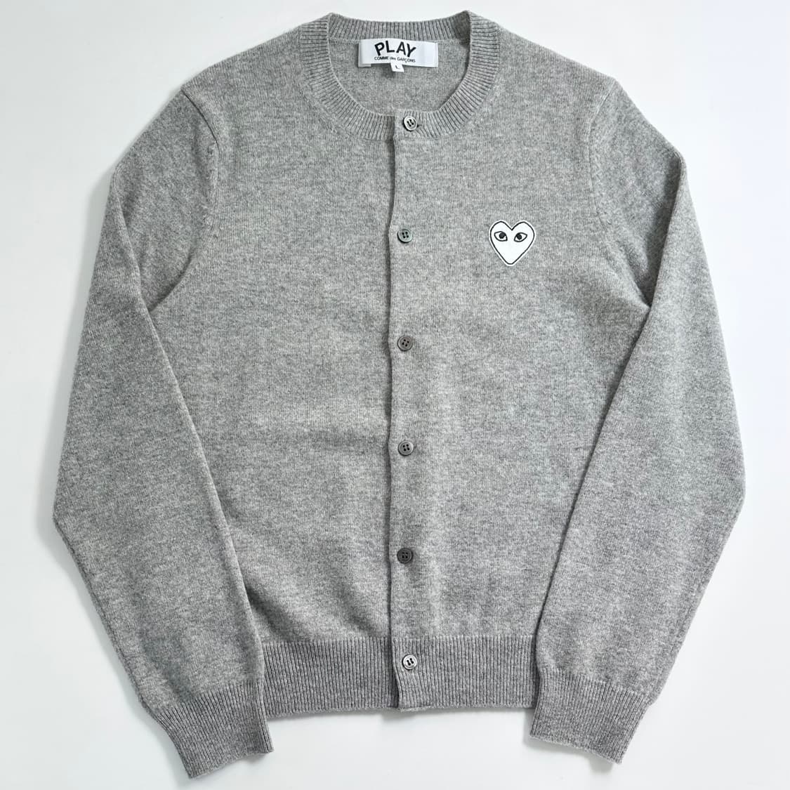 꼼데가르송 화이트 와펜 유넥 가디건 상품이미지1