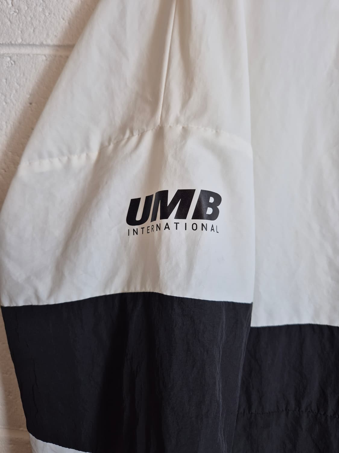 110 )엄브로 화이트 블랙 바람막이 아노락 상품이미지5