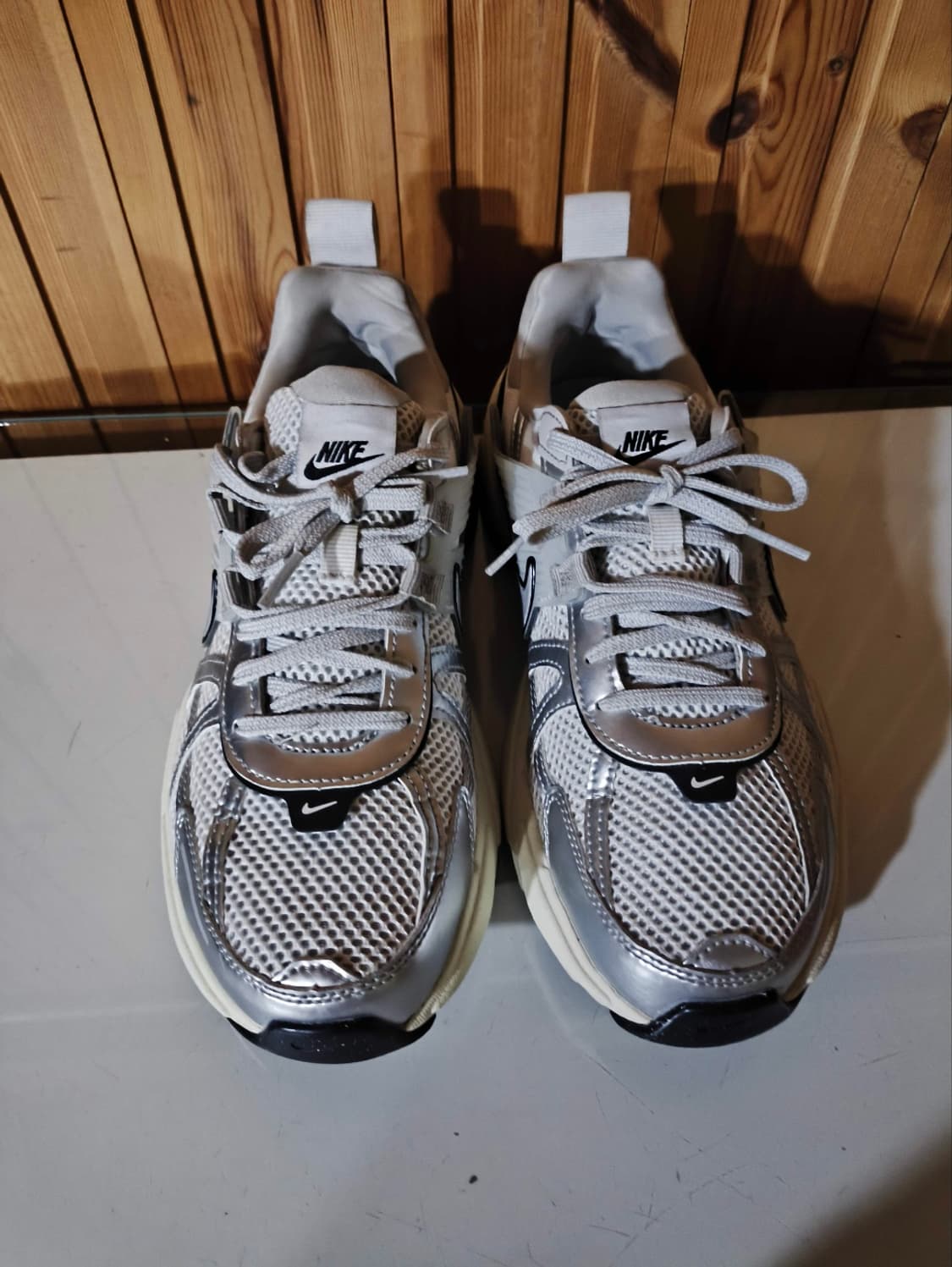 250mm 나이키 V2K 런 서밋 화이트 운동화 상품이미지4