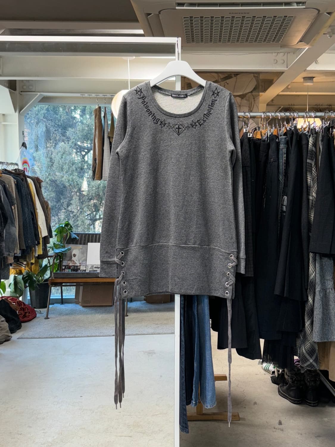 고스트 오브 할렘 스트링 스웻셔츠 상품이미지1