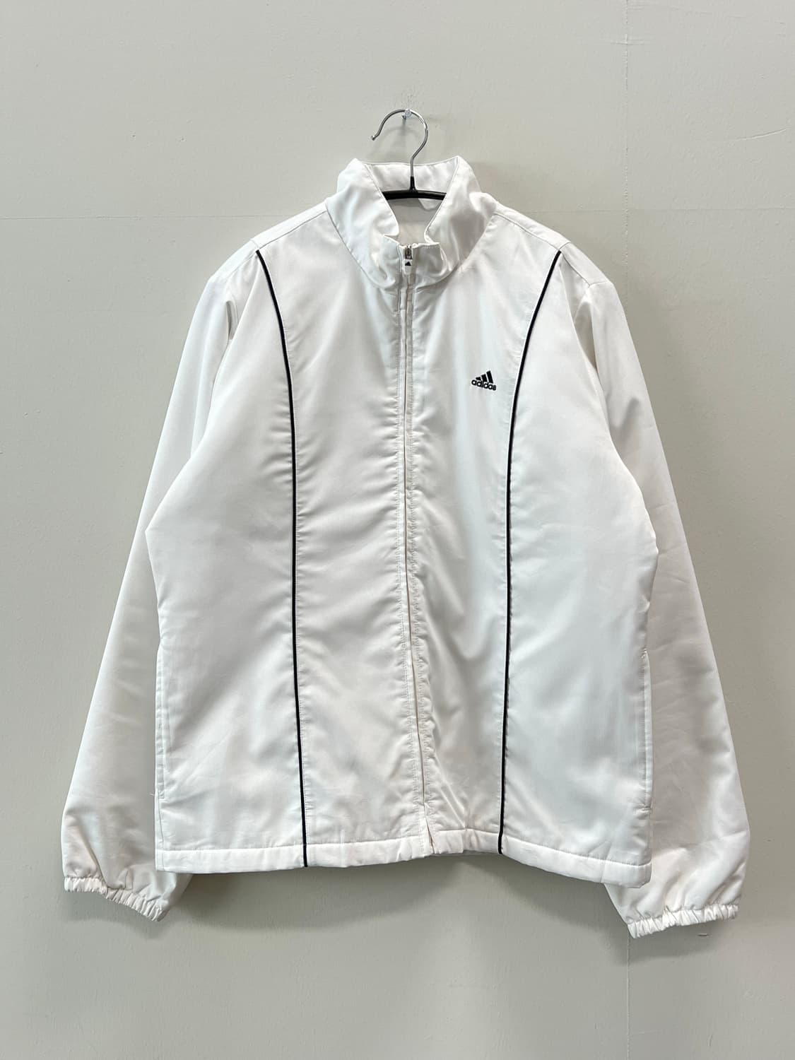 (L) 아디다스 우먼스 퍼포먼스 파이핑 우븐 솜 패딩 자켓 화이트 상품이미지2