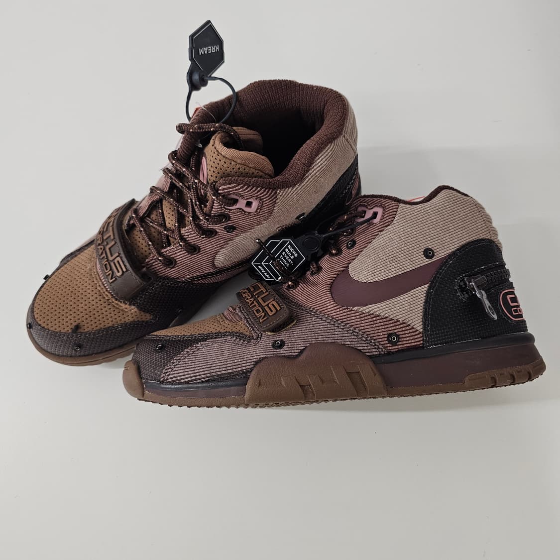 나이키 x 트래비스 스캇 에어트레이너 1 상품이미지3