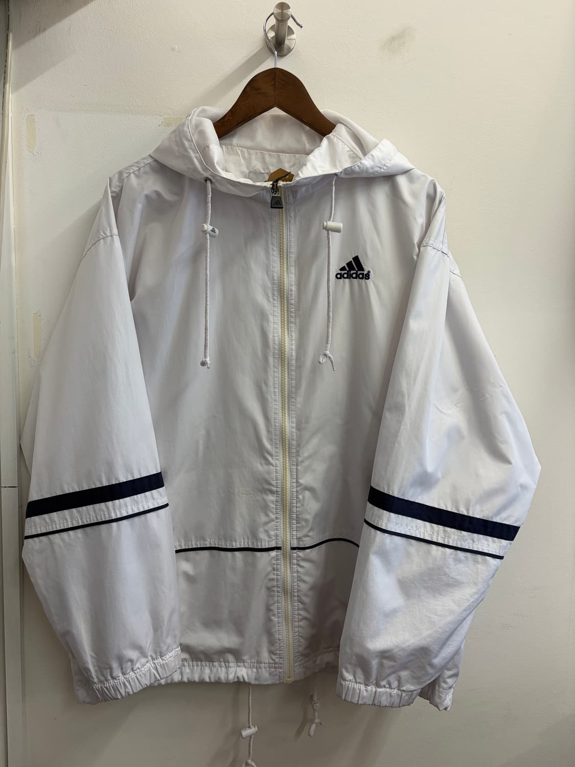 N205. 아디다스 올드스쿨 빈티지 바람막이 상품이미지1
