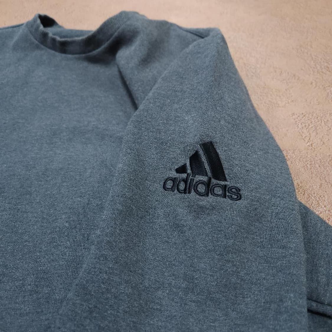  아디다스 삼선 자수 맨투맨 상품이미지2