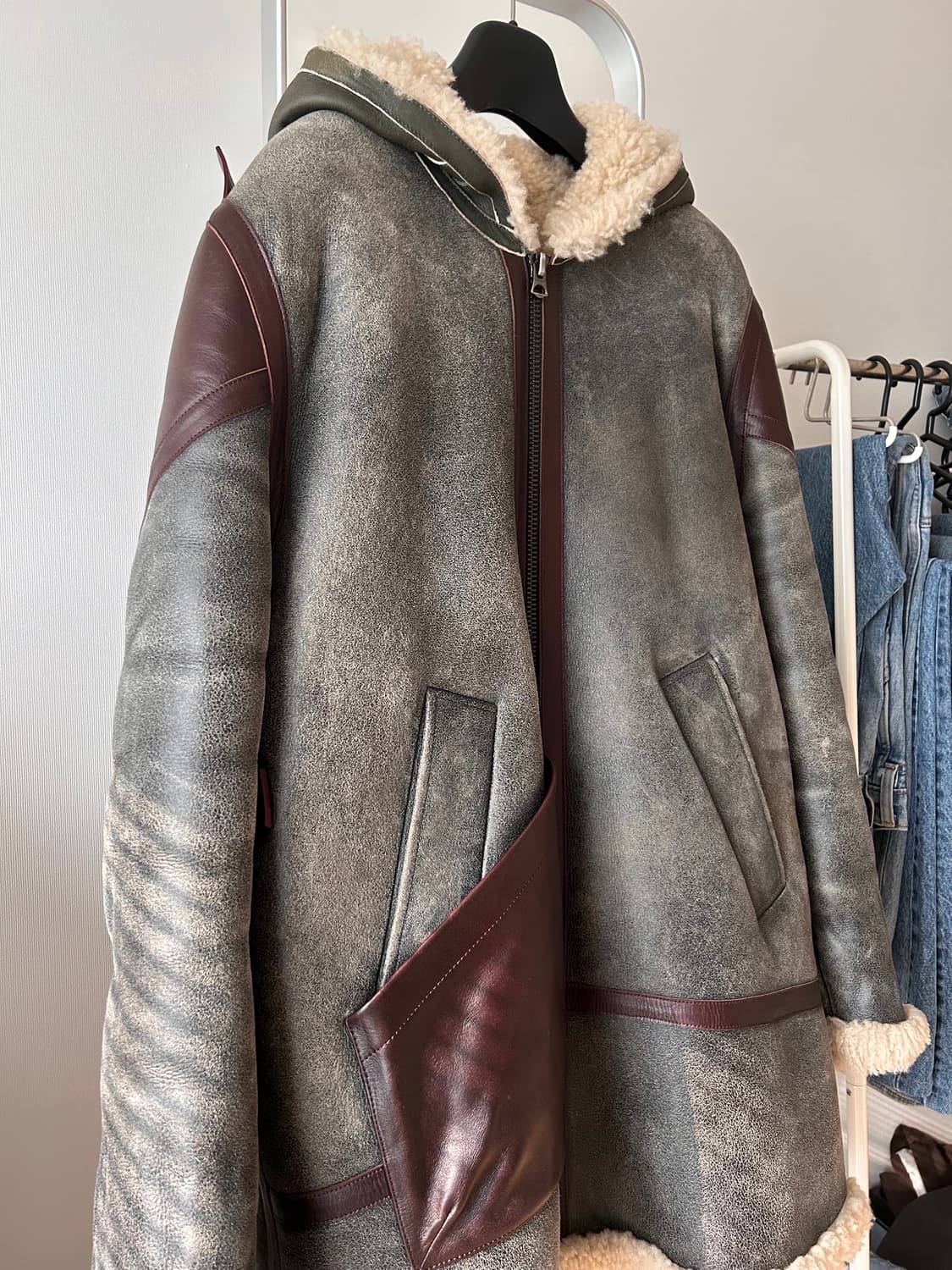 아크네 롱 무스탕 105 상품이미지2