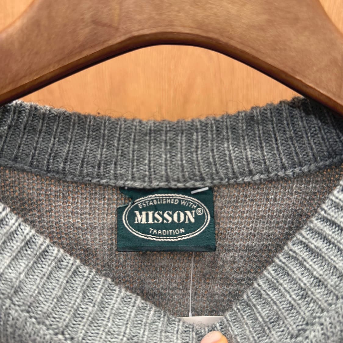 미쏘니 라운드넥 긴팔 니트 자카드 패턴 배색 디테일 루즈핏 그레이 상품이미지6