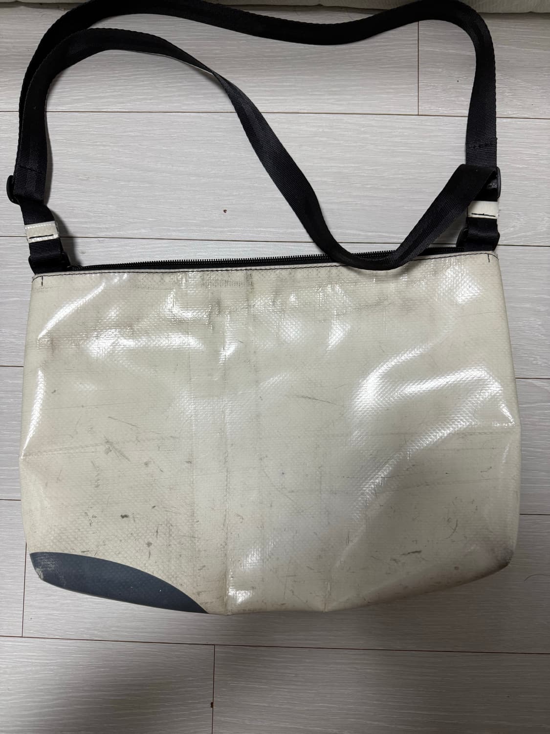 프라이탁 루 흰 회 상품이미지2