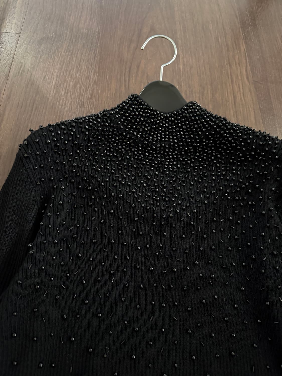 시퀸 비즈 골지 반폴라 니트 상품이미지3