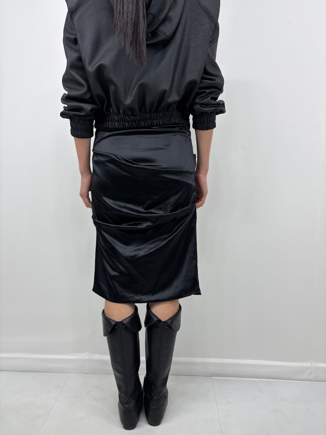 SATIN SHIRRED MIDI SKIRT 상품이미지5